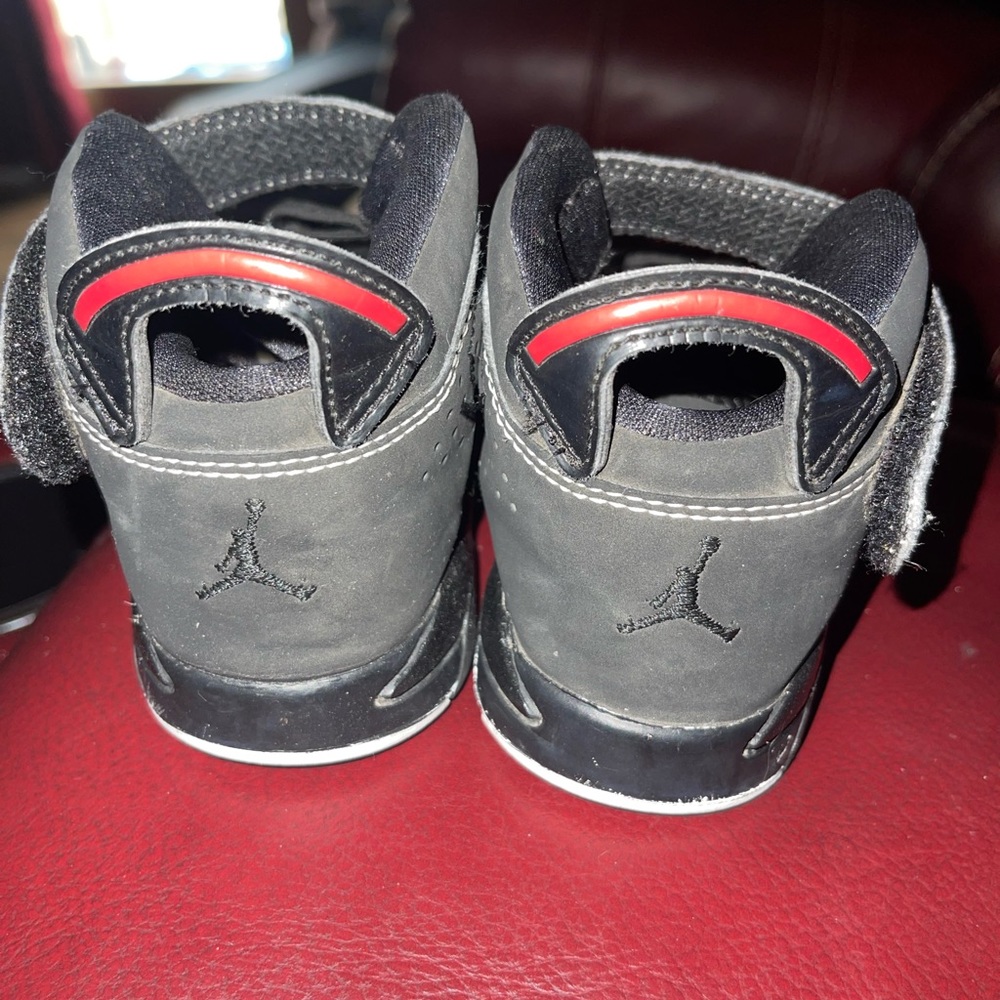 Black/red Jordan